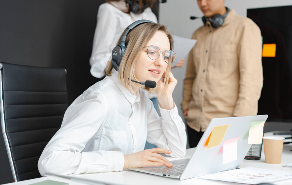service-and-cs-staff